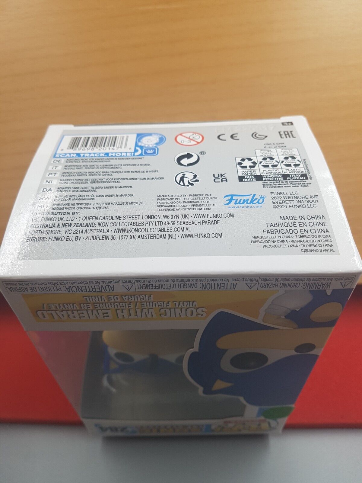 Funko Pop Sonic The Hedgehog With Chaos Emerald 284