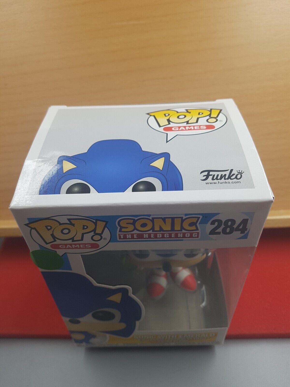 Funko Pop Sonic The Hedgehog With Chaos Emerald 284